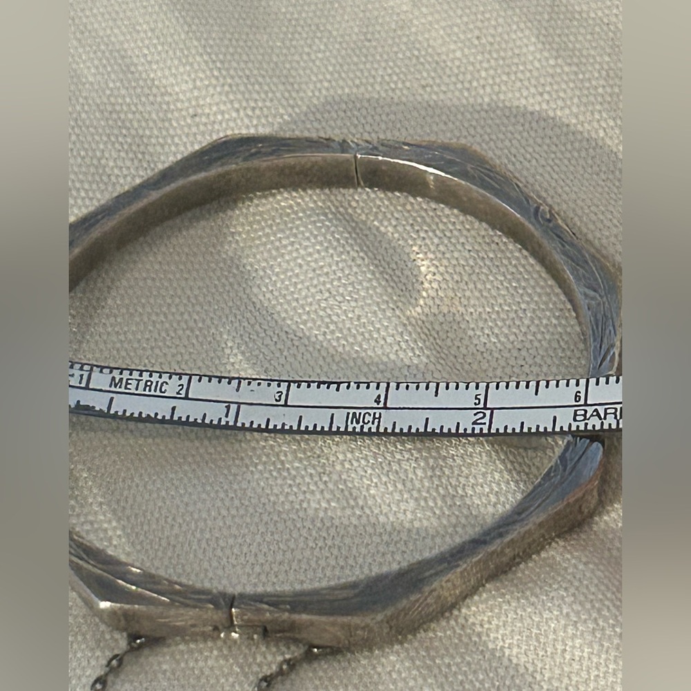Vintage Sterling Silver Octagonal Engraved Hinged Bangle Bracelet - Picture 7 of 7